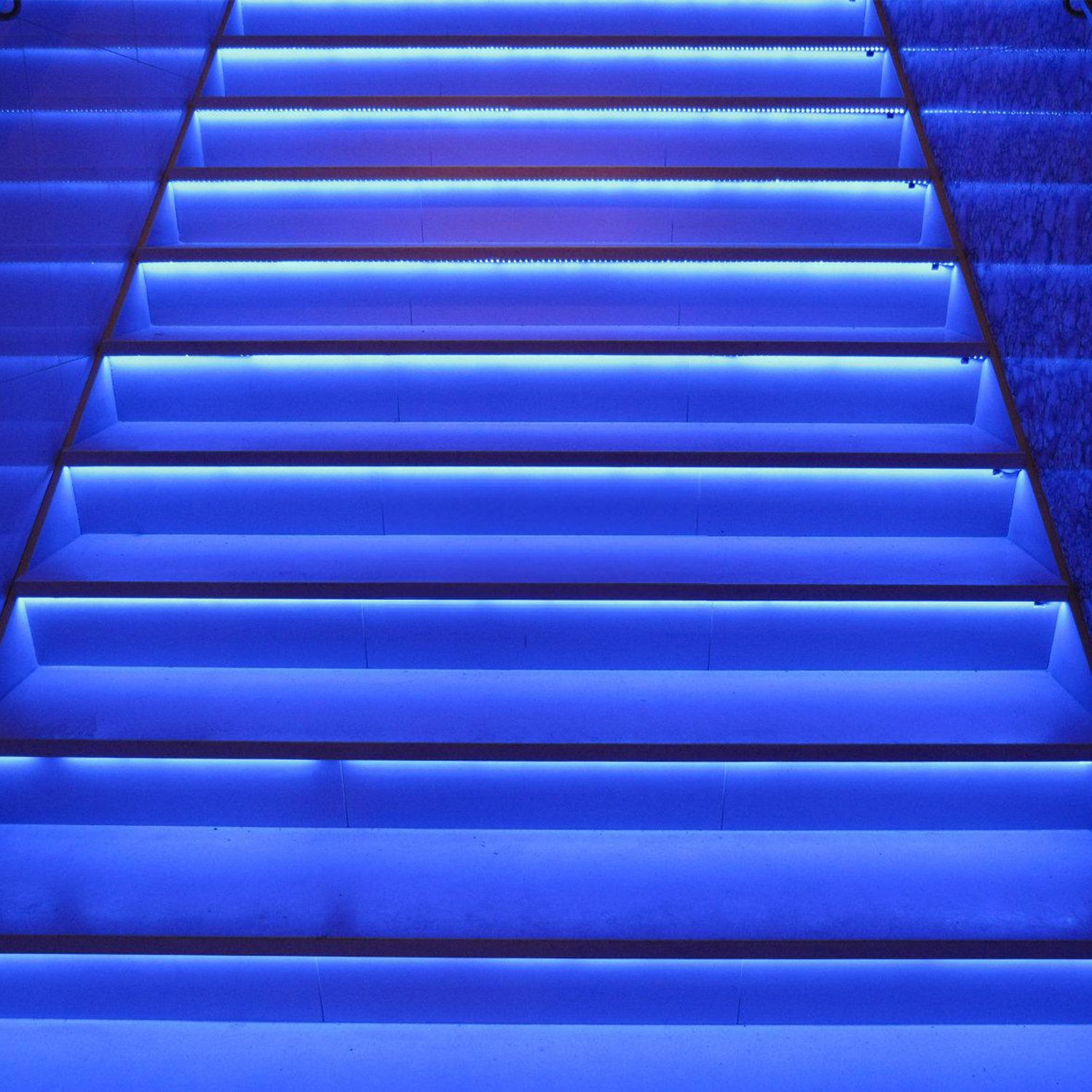 1 Meter lange LED-Aluminiumprofil-Lichtschiene, V-förmige/U-förmige Aluminiumprofile, LED-Schiene mit milchweißen Endkappen und Befestigungsklammern, geeignet für LED-Lichtbänder (Breite bis zu 12,5 mm), LED-Diffusorplatten, 10–50 Stück