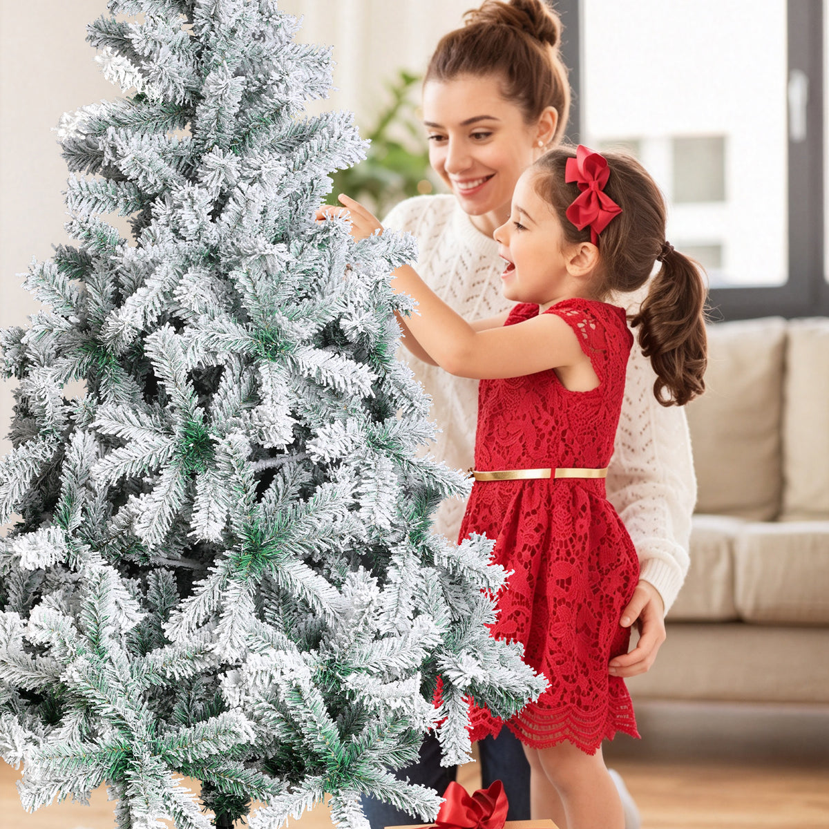 Künstlicher Weihnachtsbaum in den Größen 120/150/180/210 cm; 15 cm lange PVC-Zweige; künstliche Kiefer mit Schneelandschaft; inklusive Ständer, einfach aufzubauen, zerlegbar und verstaubar