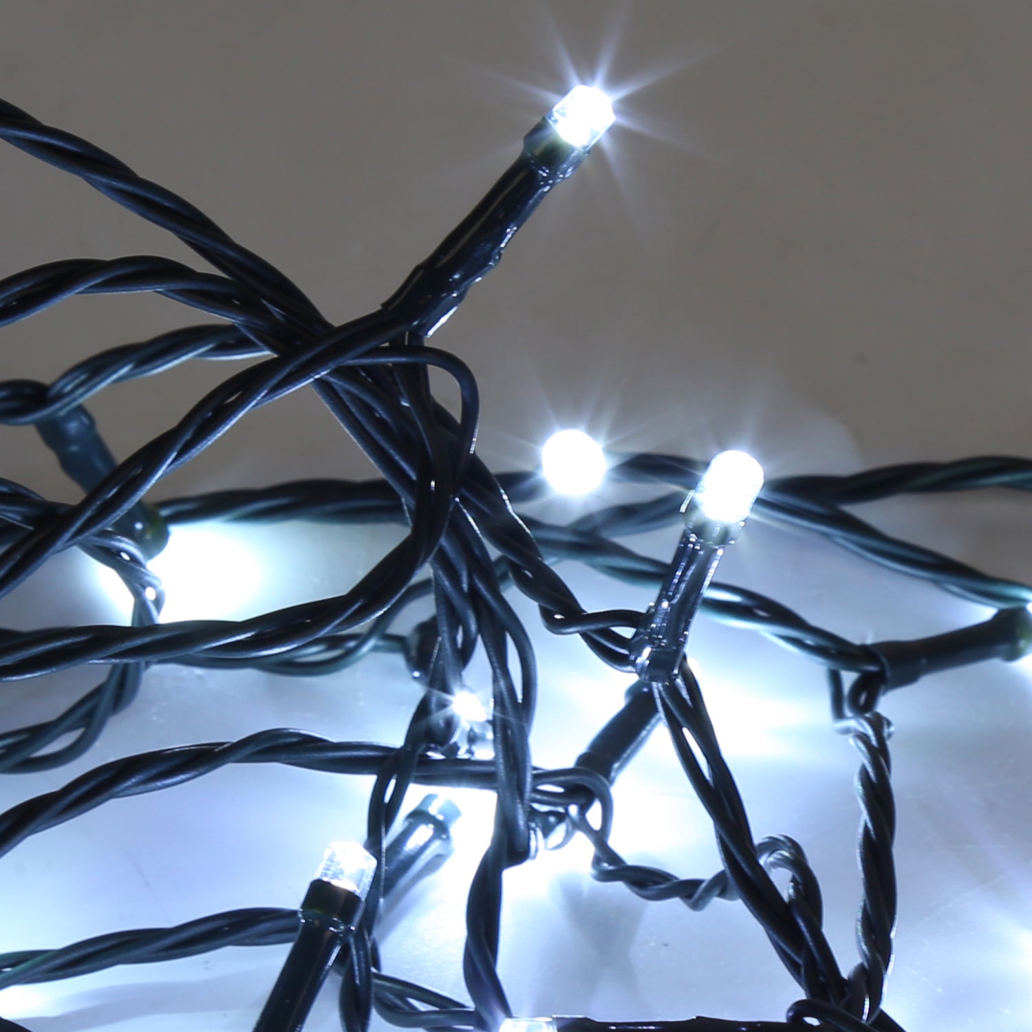 30/50/80/100 Meter lange Solar-Lichterkette für den Außenbereich, 300/500/800/1000 LED-Lämpchen, kaltweißes Licht, USB-Aufladung und Solarstromversorgung, 8 Beleuchtungsmodi und Timer-Funktion, Schutzklasse IP44, geeignet für Garten und Partys