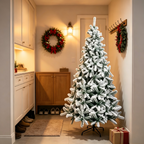Künstlicher Weihnachtsbaum in den Größen 120/150/180/210 cm; 15 cm lange PVC-Zweige; künstliche Kiefer mit Schneelandschaft; inklusive Ständer, einfach aufzubauen, zerlegbar und verstaubar