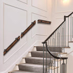 Treppengeländer, Wandgeländer für Treppen, rutschfeste Geländer mit Wandhalterungen und Befestigungszubehör, geeignet für die seitliche Montage an Treppen und Balkonen, flache Ausführung, braun, in sieben Größen erhältlich.